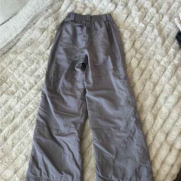 High-Waist Ski-Moto Puffer Pant in Color Fog - Picture 3 of 4